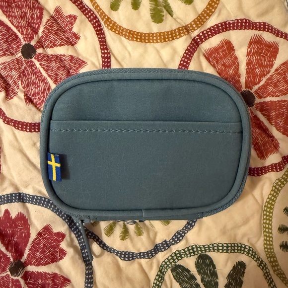 Fjallraven Kanken Card Wallet in Forest Green - Picture 3 of 3